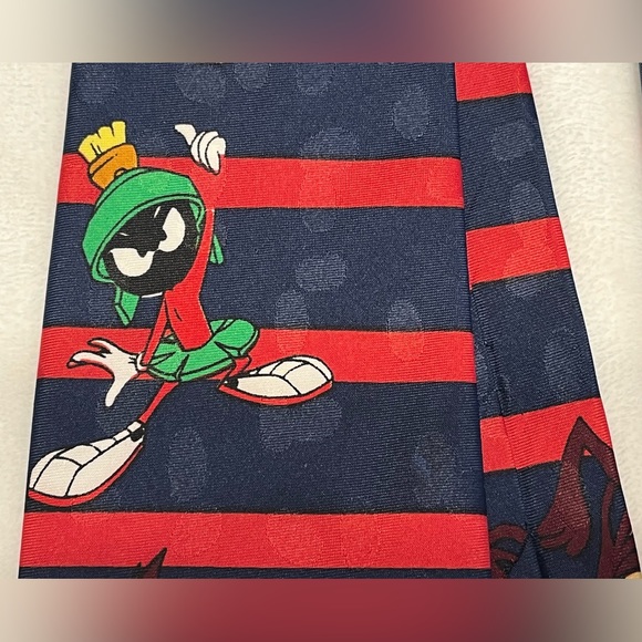 Looney Tunes Daffy Duck, Taz, Pepe Le Pue Men’s Tie - Picture 8 of 8